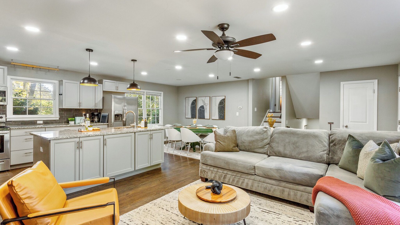 Photo of Livingroom in Tucker