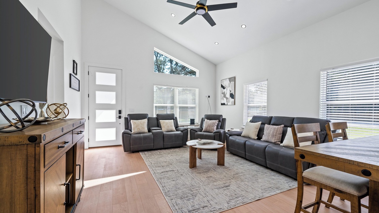 Photo of Livingroom in Foley