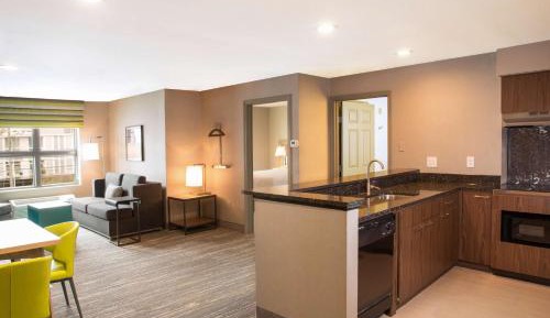 One-Bedroom King Suite - Non-Smoking