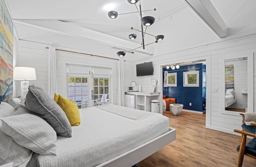 Fairhope Apartment | Spacious and creatively designed Suite. Private and near The Grand Hotel. Pets