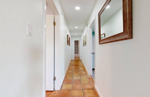 Port Aransas Condo | Walk to Sandfest , Shared Pool, Board Walk to Beach