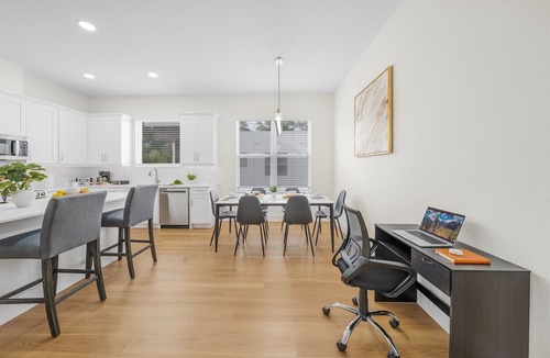 University Apartment | Bright & Modern 3BR Home – Prime Tampa Location