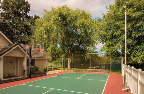Renton House | Renown South Seattle WA Hotel with Large Suites & Kitchens