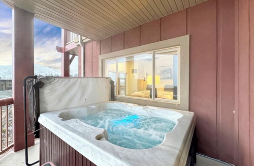 Park City Condo | Luxury Mountain Retreat Hot Tub Views Perfect for Extended Summer Stays