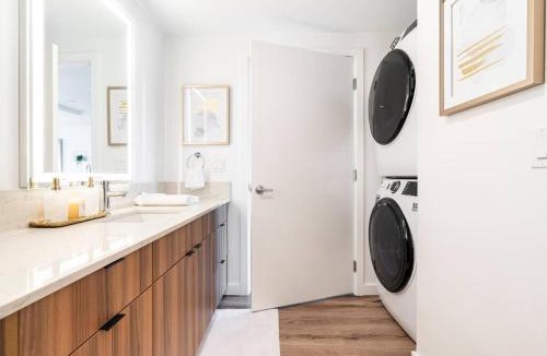 Yesler Terrace Apartment | Cozy 1 bed with city/water view.