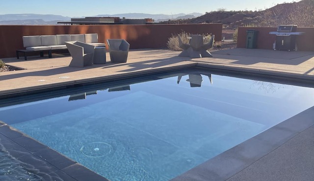Luxury Service KG Suite in Private Villa-Sleeps 4 -Daily HK