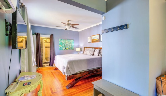 King Studio Suite w/Walk-In Shower | Pet Friendly