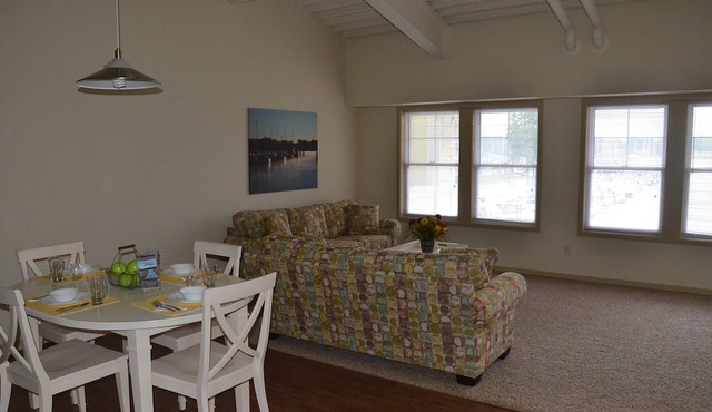 The Staterooms 2P, Newly Built, Lake View, Seasonal Heated Pool, Near State Park