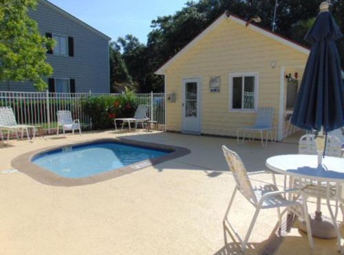F3 close to front heated pool